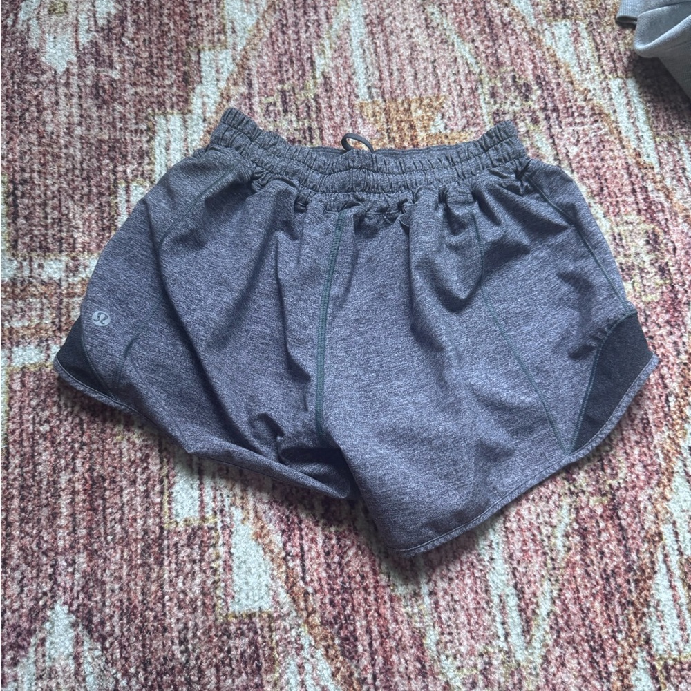 Lululemon hotty hot size 4